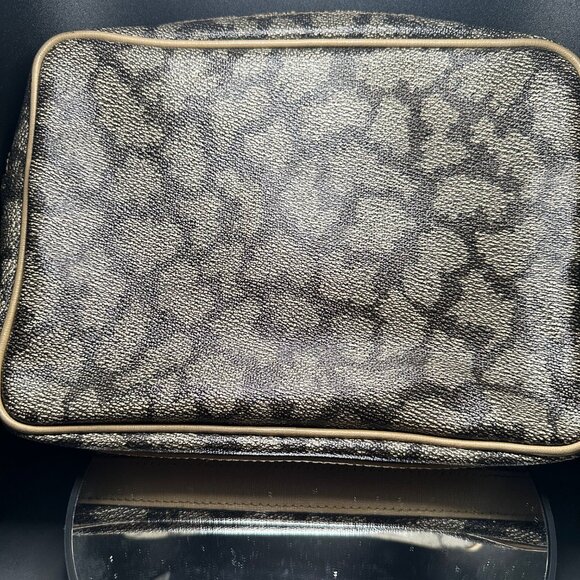 Yves Saint Laurent Giraffe Print Leather Clutch - EUC - Picture 2 of 6